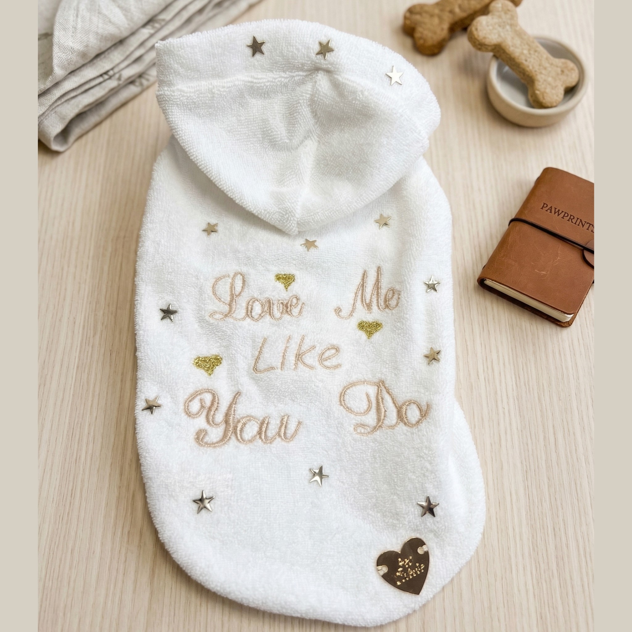 Love Me Like You Do Sweatshirt - Ciniglietta Morbida con Borchiette